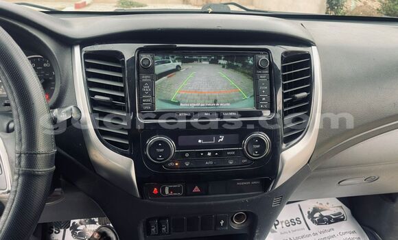 Acheter Import Voiture Mitsubishi L200 Blanc à Dakar, Dakar Acheter Import Voiture Mitsubishi L200 Blanc à Dakar, Dakar