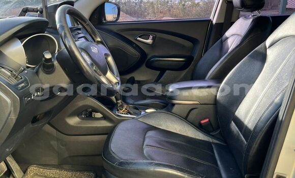 Buy Import Hyundai Tucson Silver Car in Dakar in Dakar Buy Import Hyundai Tucson Silver Car in Dakar in Dakar