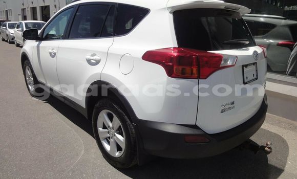 Acheter Occasion Voiture Toyota RAV4 Blanc à Dakar, Dakar Acheter Occasion Voiture Toyota RAV4 Blanc à Dakar, Dakar