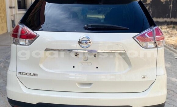 Acheter Occasion Voiture Nissan Rogue Blanc à Dakar, Dakar Acheter Occasion Voiture Nissan Rogue Blanc à Dakar, Dakar