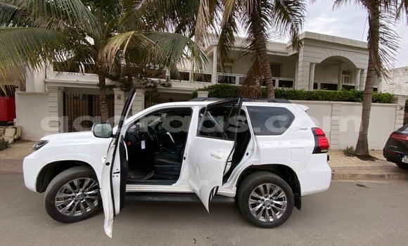 Acheter Occasion Voiture Toyota Prado Blanc à Dakar, Dakar Acheter Occasion Voiture Toyota Prado Blanc à Dakar, Dakar