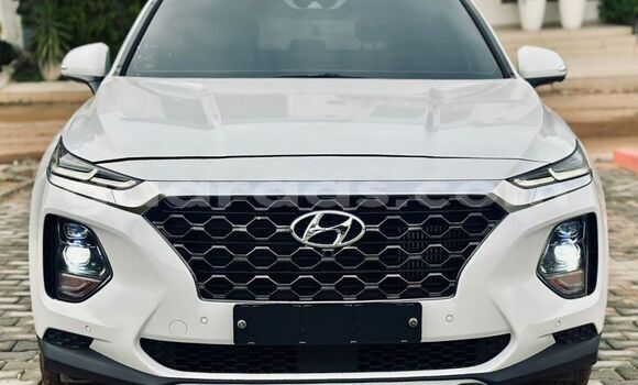 Dieundeu Imported Hyundai Santa Fe White Auto in Dakar in Dakar
