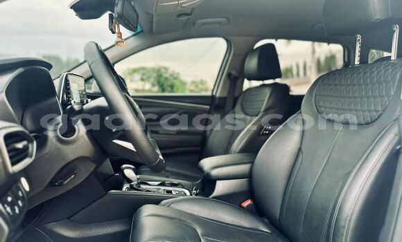 Buy Import Hyundai Santa Fe White Car in Dakar in Dakar Buy Import Hyundai Santa Fe White Car in Dakar in Dakar