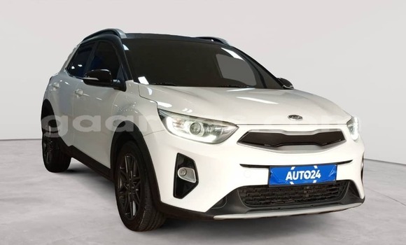 Buy Used Kia Stonic White Car in Dakar in Dakar Buy Used Kia Stonic White Car in Dakar in Dakar