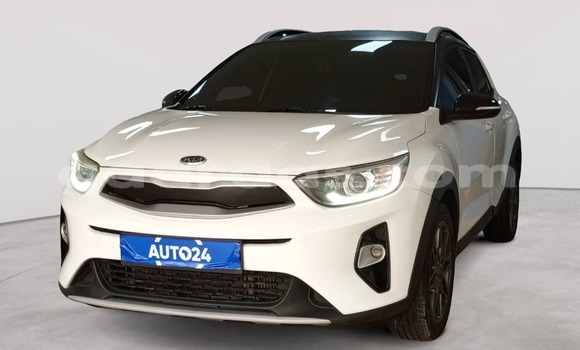 Buy Used Kia Stonic White Car in Dakar in Dakar Buy Used Kia Stonic White Car in Dakar in Dakar
