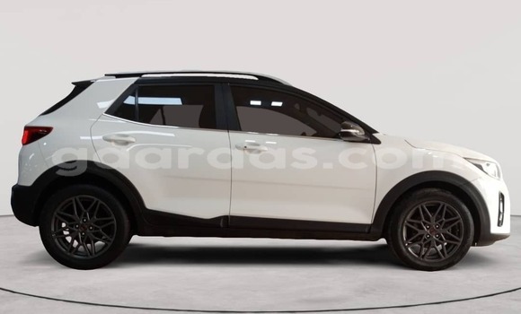 Buy Used Kia Stonic White Car in Dakar in Dakar Buy Used Kia Stonic White Car in Dakar in Dakar