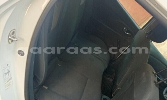 Acheter Occasion Voiture Renault Clio Blanc à Dakar, Dakar Acheter Occasion Voiture Renault Clio Blanc à Dakar, Dakar