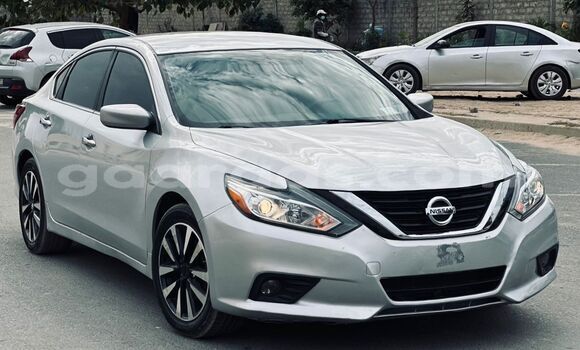 Buy Import Nissan Altima Silver Car in Dakar in Dakar Buy Import Nissan Altima Silver Car in Dakar in Dakar