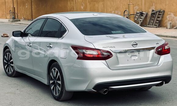 Buy Import Nissan Altima Silver Car in Dakar in Dakar Buy Import Nissan Altima Silver Car in Dakar in Dakar