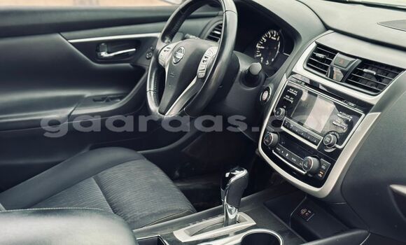 Buy Import Nissan Altima Silver Car in Dakar in Dakar Buy Import Nissan Altima Silver Car in Dakar in Dakar