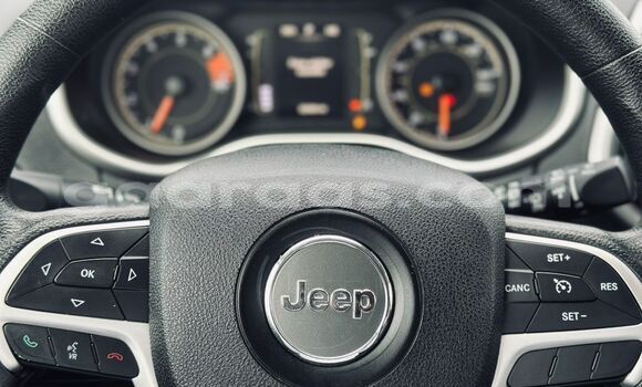 Buy Import Jeep Cherokee White Car in Dakar in Dakar Buy Import Jeep Cherokee White Car in Dakar in Dakar