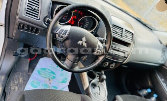 Dieundeu Occasion Mitsubishi RVR White Auto in Dakar in Dakar Dieundeu Occasion Mitsubishi RVR White Auto in Dakar in Dakar