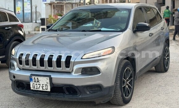 Dieundeu Occasion Jeep Cherokee Silver Auto in Dakar in Dakar Dieundeu Occasion Jeep Cherokee Silver Auto in Dakar in Dakar