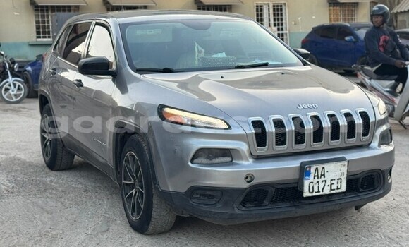 Dieundeu Occasion Jeep Cherokee Silver Auto in Dakar in Dakar Dieundeu Occasion Jeep Cherokee Silver Auto in Dakar in Dakar