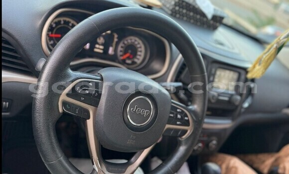 Dieundeu Occasion Jeep Cherokee Silver Auto in Dakar in Dakar Dieundeu Occasion Jeep Cherokee Silver Auto in Dakar in Dakar