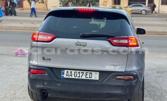 Dieundeu Occasion Jeep Cherokee Silver Auto in Dakar in Dakar Dieundeu Occasion Jeep Cherokee Silver Auto in Dakar in Dakar