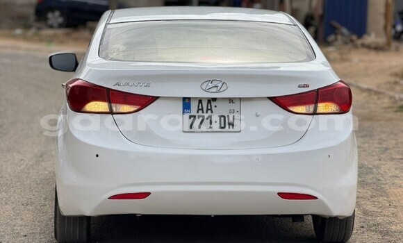 Dieundeu Occasion Hyundai Avante White Auto in Dakar in Dakar Dieundeu Occasion Hyundai Avante White Auto in Dakar in Dakar