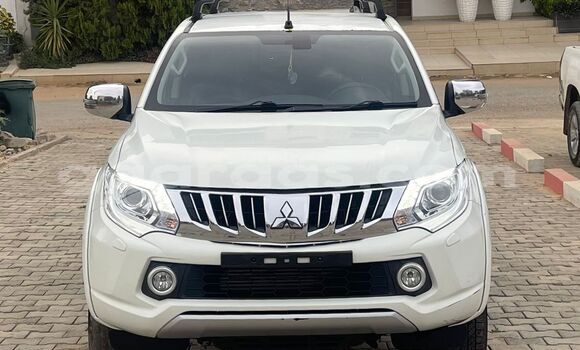 Acheter Import Voiture Mitsubishi L200 Blanc à Dakar, Dakar Acheter Import Voiture Mitsubishi L200 Blanc à Dakar, Dakar