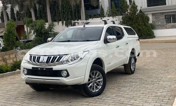 Buy Import Mitsubishi L200 White Car in Dakar in Dakar Buy Import Mitsubishi L200 White Car in Dakar in Dakar