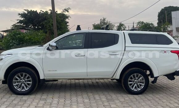Buy Import Mitsubishi L200 White Car in Dakar in Dakar Buy Import Mitsubishi L200 White Car in Dakar in Dakar