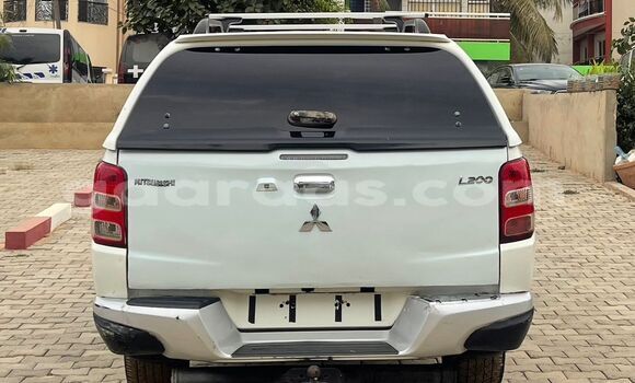 Buy Import Mitsubishi L200 White Car in Dakar in Dakar Buy Import Mitsubishi L200 White Car in Dakar in Dakar
