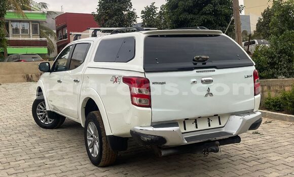 Buy Import Mitsubishi L200 White Car in Dakar in Dakar Buy Import Mitsubishi L200 White Car in Dakar in Dakar