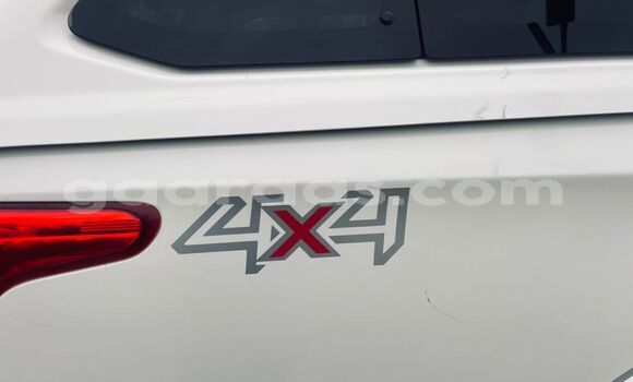 Buy Import Mitsubishi L200 White Car in Dakar in Dakar Buy Import Mitsubishi L200 White Car in Dakar in Dakar