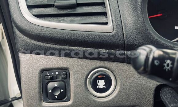 Buy Import Mitsubishi L200 White Car in Dakar in Dakar Buy Import Mitsubishi L200 White Car in Dakar in Dakar