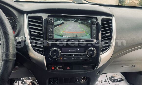 Buy Import Mitsubishi L200 White Car in Dakar in Dakar Buy Import Mitsubishi L200 White Car in Dakar in Dakar