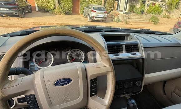 Acheter Occasion Voiture Ford Escape Bleu à Dakar, Dakar Acheter Occasion Voiture Ford Escape Bleu à Dakar, Dakar