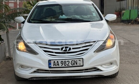 Buy Used Hyundai Sonata White Car in Dakar in Dakar Buy Used Hyundai Sonata White Car in Dakar in Dakar