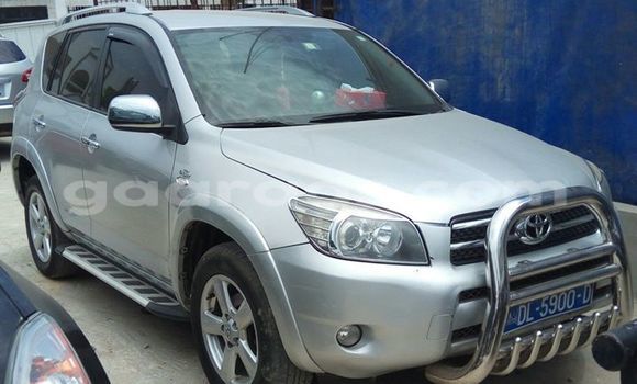 Acheter Occasion Voiture Toyota RAV4 Gris à Gueule Tapee Fass Colobane au Dakar Acheter Occasion Voiture Toyota RAV4 Gris à Gueule Tapee Fass Colobane au Dakar