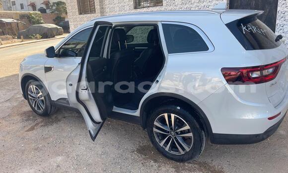 Buy New Renault Captur Silver Car in Dakar in Dakar Buy New Renault Captur Silver Car in Dakar in Dakar