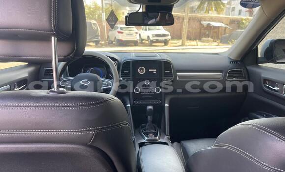 Buy New Renault Captur Silver Car in Dakar in Dakar Buy New Renault Captur Silver Car in Dakar in Dakar