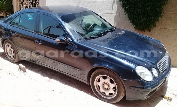 Acheter Occasion Voiture Mercedes‒Benz E-Class Bleu à Gueule Tapee Fass Colobane au Dakar Acheter Occasion Voiture Mercedes‒Benz E-Class Bleu à Gueule Tapee Fass Colobane au Dakar