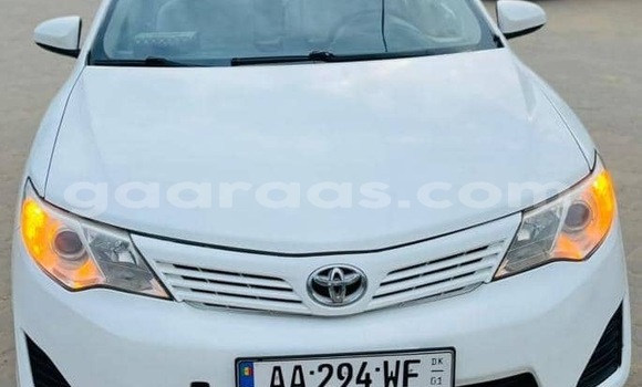 Buy Used Toyota Camry White Car in Dakar in Dakar