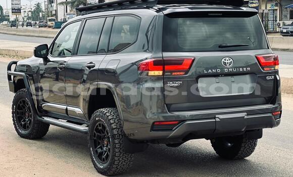 Dieundeu Imported Toyota Land Cruiser Silver Auto in Dakar in Dakar Dieundeu Imported Toyota Land Cruiser Silver Auto in Dakar in Dakar