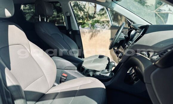 Buy Import Hyundai Santa Fe White Car in Dakar in Dakar Buy Import Hyundai Santa Fe White Car in Dakar in Dakar