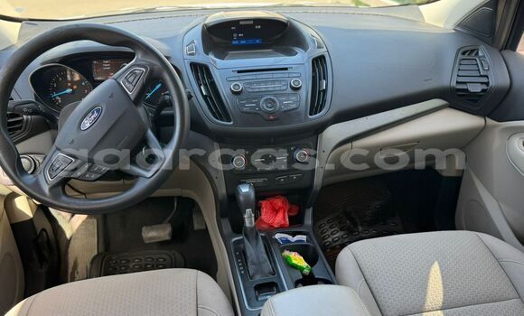 Acheter Import Voiture Ford Escape Blanc à Dakar, Dakar Acheter Import Voiture Ford Escape Blanc à Dakar, Dakar