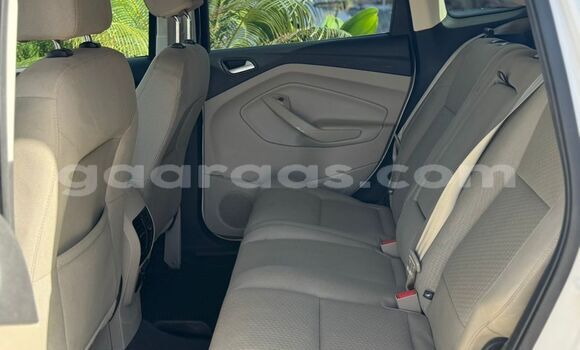 Acheter Import Voiture Ford Escape Blanc à Dakar, Dakar Acheter Import Voiture Ford Escape Blanc à Dakar, Dakar