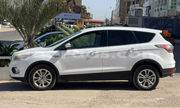 Acheter Import Voiture Ford Escape Blanc à Dakar, Dakar Acheter Import Voiture Ford Escape Blanc à Dakar, Dakar