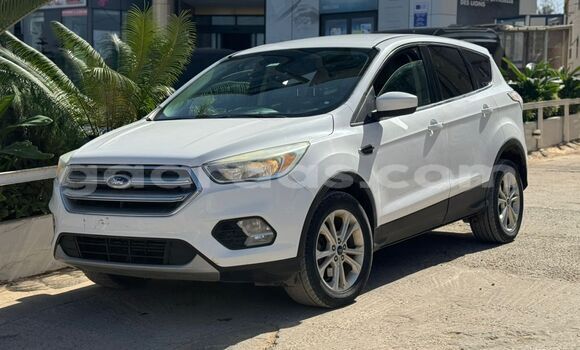 Acheter Import Voiture Ford Escape Blanc à Dakar, Dakar Acheter Import Voiture Ford Escape Blanc à Dakar, Dakar