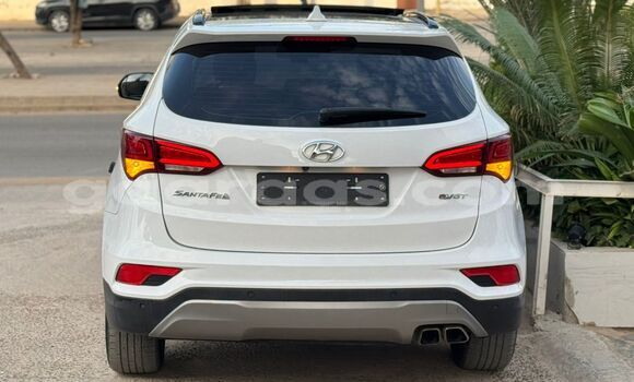 Acheter Import Voiture Hyundai Santa Fe Blanc à Dakar, Dakar Acheter Import Voiture Hyundai Santa Fe Blanc à Dakar, Dakar