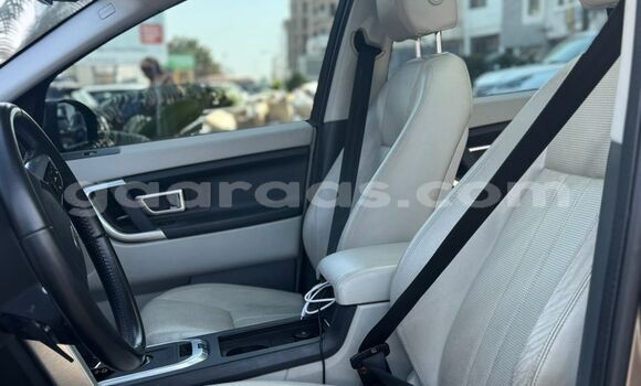 Buy Import Land Rover Discovery Silver Car in Dakar in Dakar Buy Import Land Rover Discovery Silver Car in Dakar in Dakar