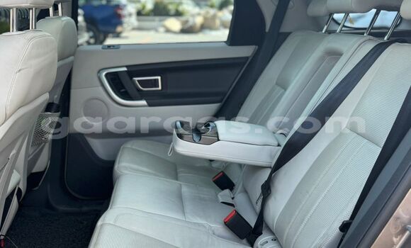 Buy Import Land Rover Discovery Silver Car in Dakar in Dakar Buy Import Land Rover Discovery Silver Car in Dakar in Dakar