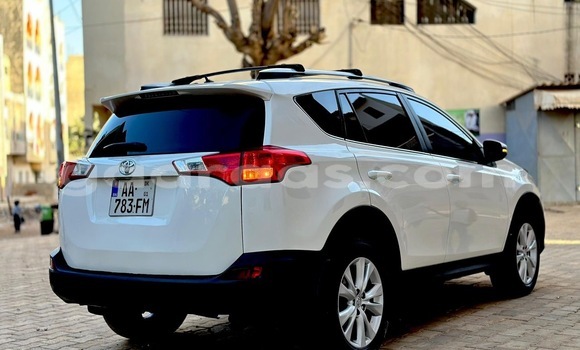 Buy Used Toyota RAV4 White Car in Dakar in Dakar Buy Used Toyota RAV4 White Car in Dakar in Dakar