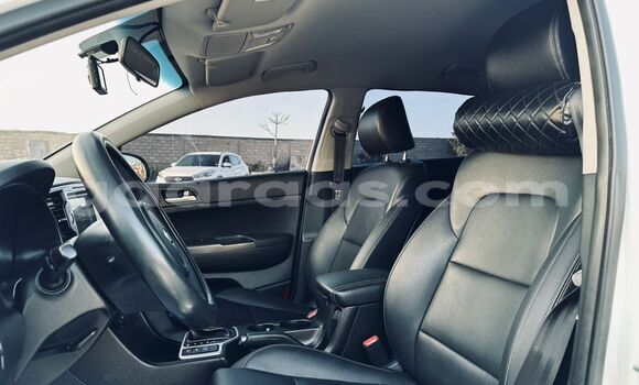 Buy Import Kia Sportage White Car in Dakar in Dakar Buy Import Kia Sportage White Car in Dakar in Dakar