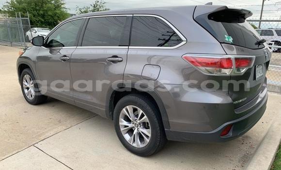 Buy Used Toyota Highlander Beige Car in Dakar in Dakar Buy Used Toyota Highlander Beige Car in Dakar in Dakar