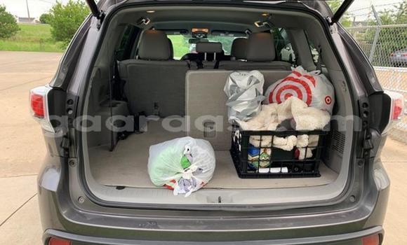 Buy Used Toyota Highlander Beige Car in Dakar in Dakar Buy Used Toyota Highlander Beige Car in Dakar in Dakar