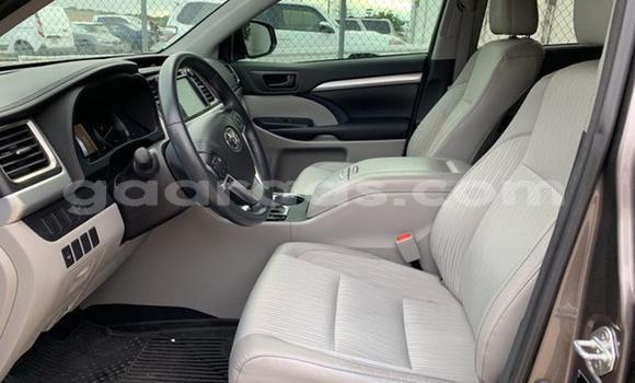 Buy Used Toyota Highlander Beige Car in Dakar in Dakar Buy Used Toyota Highlander Beige Car in Dakar in Dakar